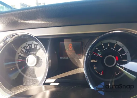 2013 Ford Mustang V6 Premium z USA, uszkodzony, nr VIN 1ZVBP8EM3D5226165